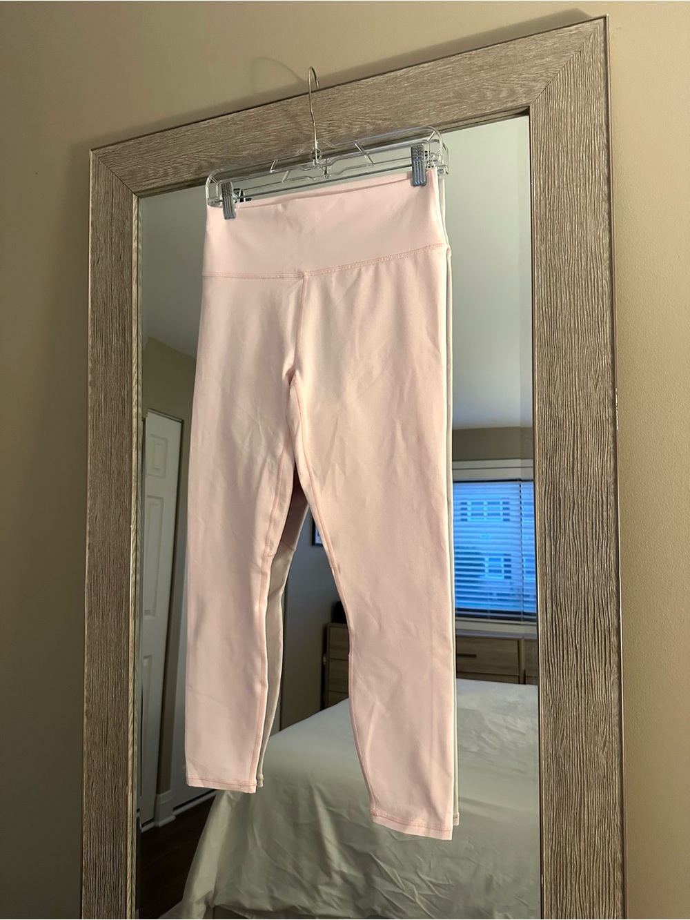 Fabletics High Rise Powerhold 7/8 Cropped Light Pink Leggings NWT Size Medium